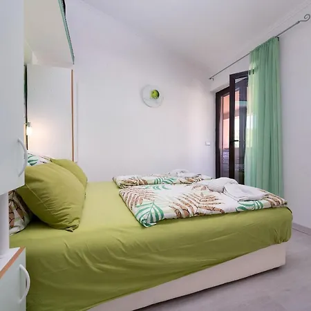 Apartments Miri Vrsar Exterior photo