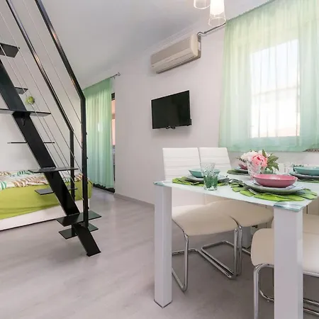 Apartments Miri Vrsar Exterior photo